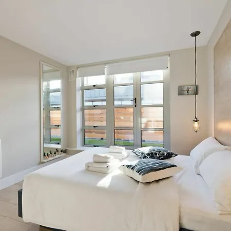 Apartment 2 Bedroom Rooftop In Temple Bar Sleeps 6 *