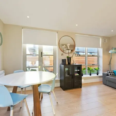 Apartment 2 Bedroom Rooftop In Temple Bar Sleeps 6 *